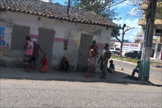 Moradores de rua se espalham por diversos pontos da cidade de Eunápolis, autoridades devem buscar soluções para a grave situação 5