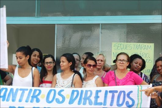 Itapebi: professores tomaram a prefeitura por falta de pagamento 5