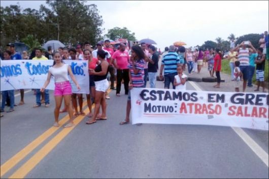 Foto: Servidores fecha a BR 101 - Rastro101