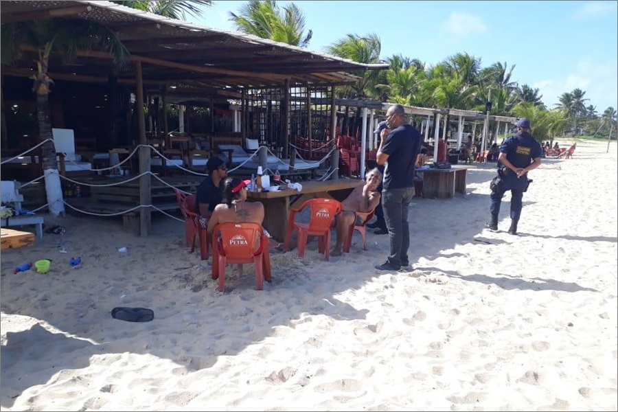 Prefeitura de Porto Seguro intensifica fiscalizações na Orla Norte, e interdita as barracas Kaiambá e do Gaúcho 6