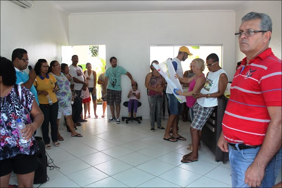 Itapebi: professores tomaram a prefeitura por falta de pagamento 6