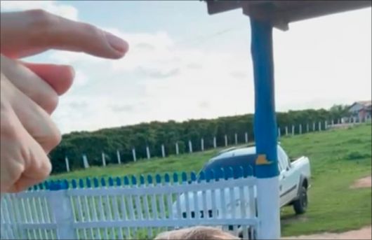 Foto: Bandidos armados de fuzis, na Fazenda Caprichosa